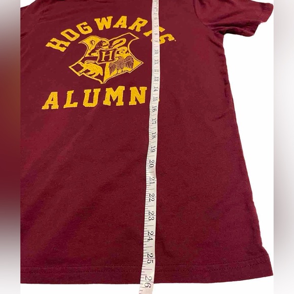 Harry Potter Unisex Hogwarts Crest Logo Alumni Adult T-Shirt Tee Size Small - Picture 4 of 6